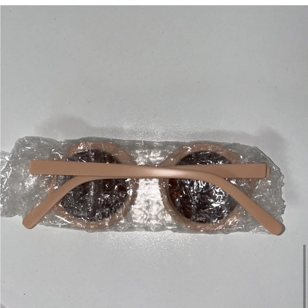 Round Sunglasses - Picture 4 of 8